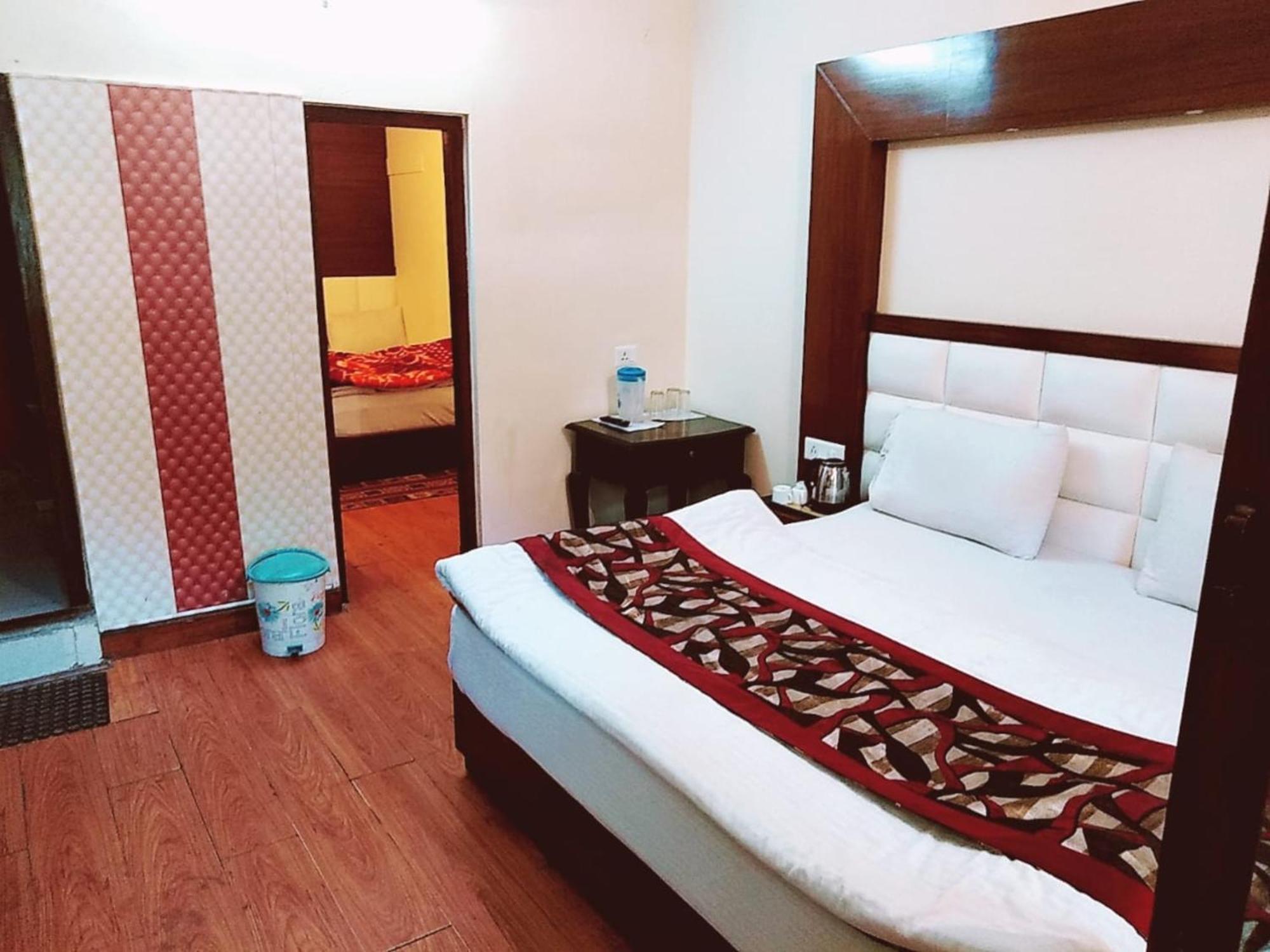 Goroomgo Moon Nainital Near Naini Lake - Parking & Lift Facilities -Hygiene And Spacious Room - Best Seller Kültér fotó