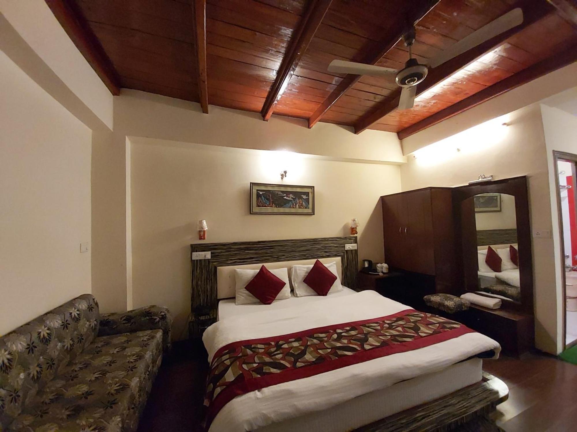 Goroomgo Moon Nainital Near Naini Lake - Parking & Lift Facilities -Hygiene And Spacious Room - Best Seller Kültér fotó