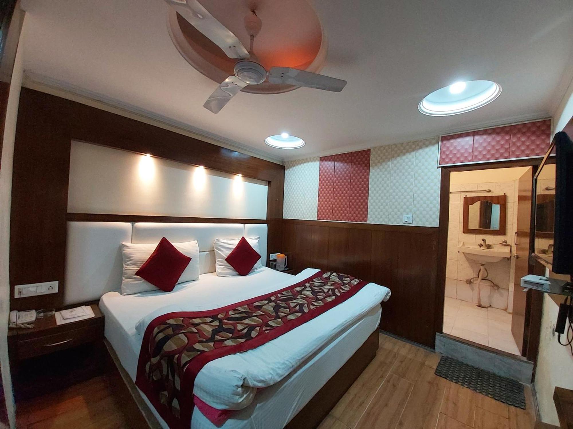 Goroomgo Moon Nainital Near Naini Lake - Parking & Lift Facilities -Hygiene And Spacious Room - Best Seller Kültér fotó