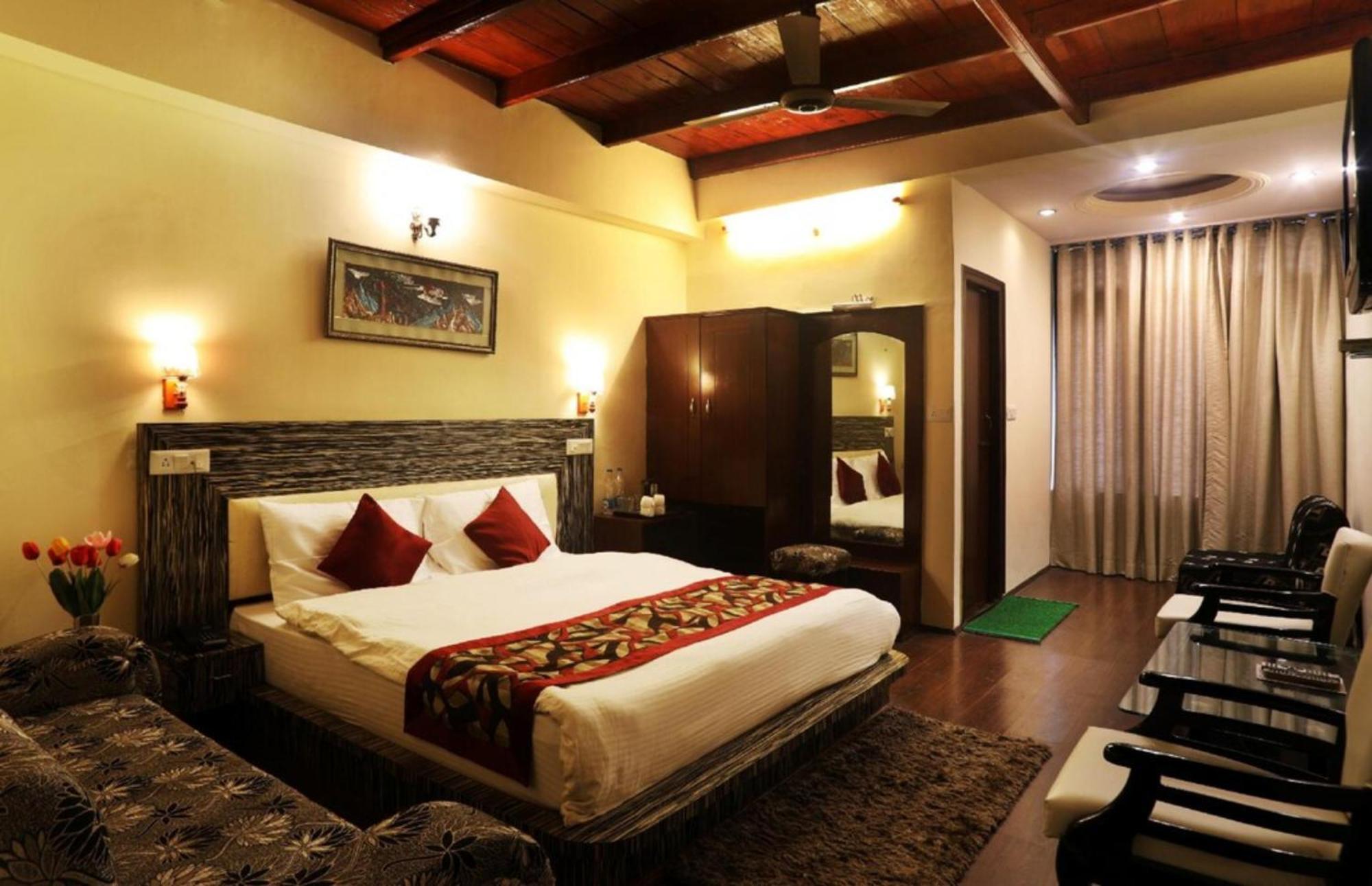 Goroomgo Moon Nainital Near Naini Lake - Parking & Lift Facilities -Hygiene And Spacious Room - Best Seller Kültér fotó