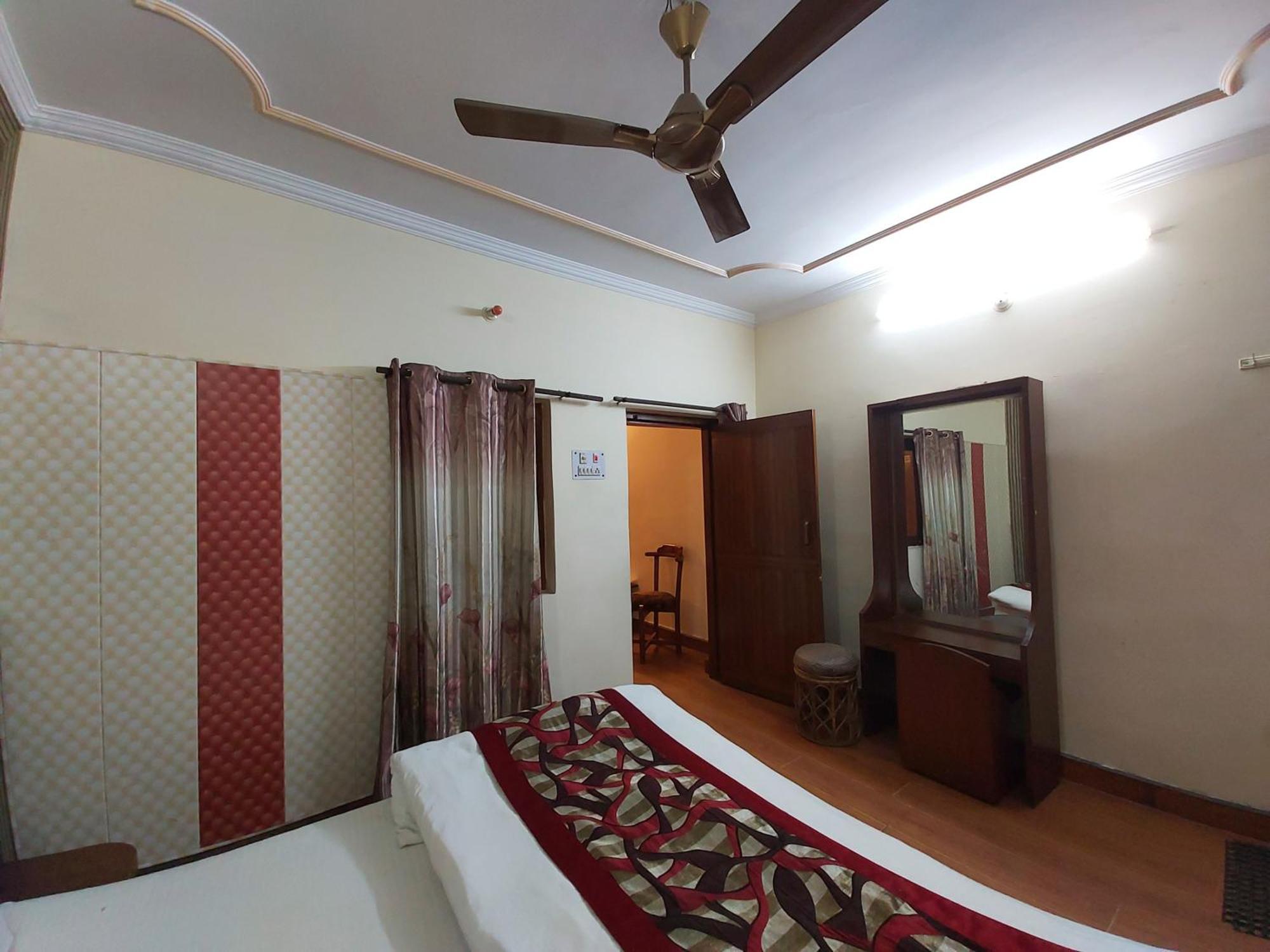 Goroomgo Moon Nainital Near Naini Lake - Parking & Lift Facilities -Hygiene And Spacious Room - Best Seller Kültér fotó
