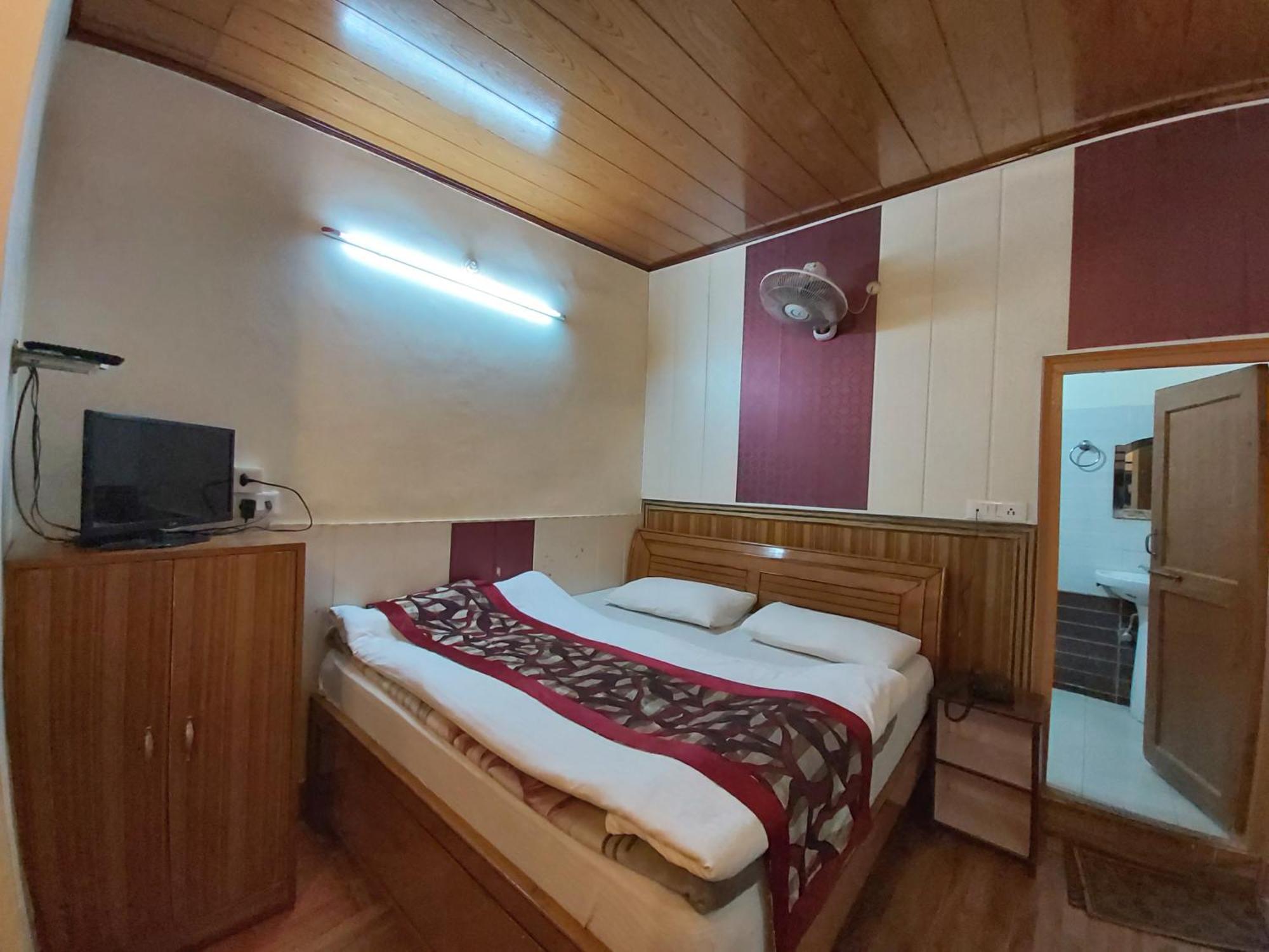 Goroomgo Moon Nainital Near Naini Lake - Parking & Lift Facilities -Hygiene And Spacious Room - Best Seller Kültér fotó