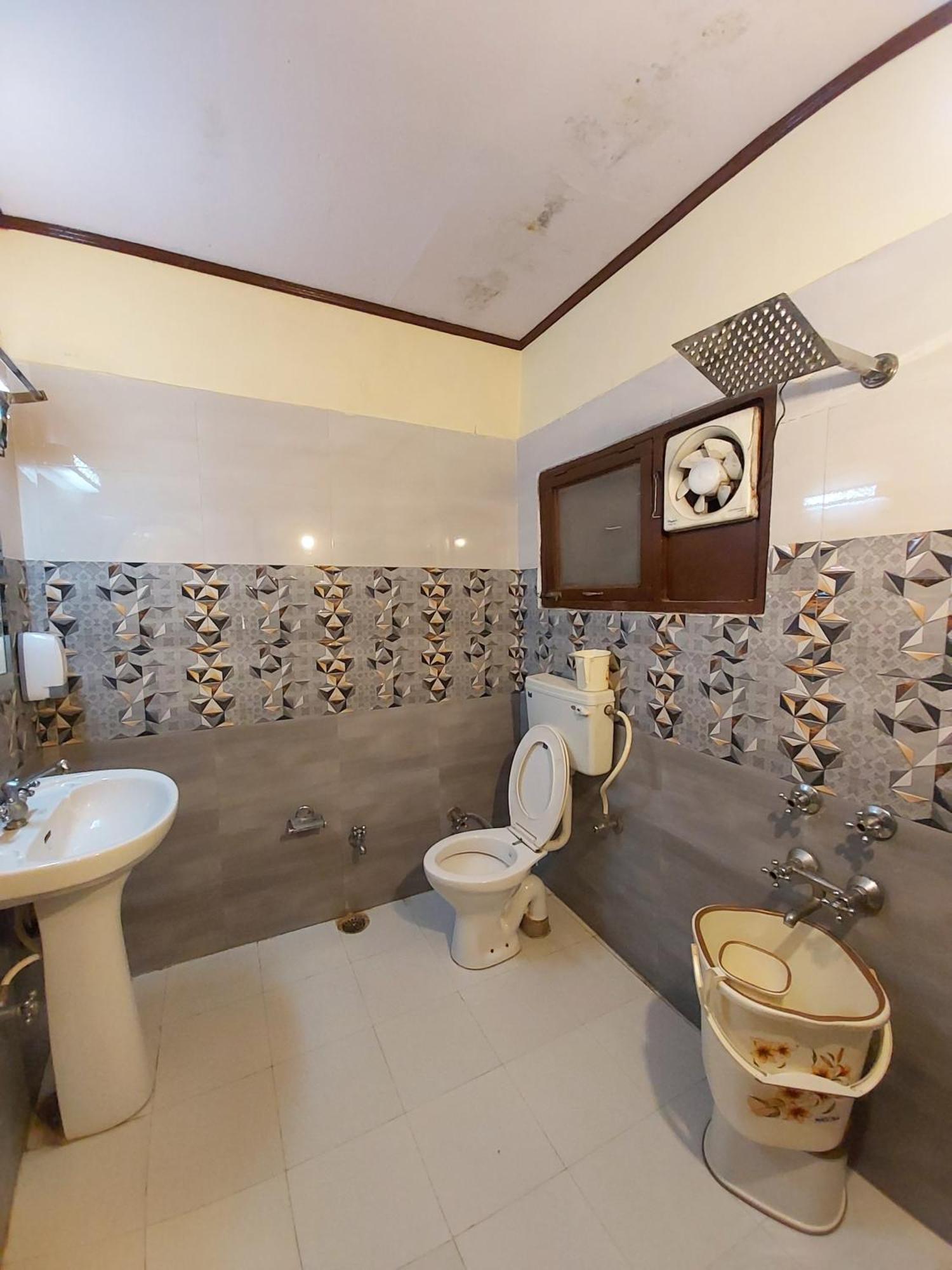 Goroomgo Moon Nainital Near Naini Lake - Parking & Lift Facilities -Hygiene And Spacious Room - Best Seller Kültér fotó
