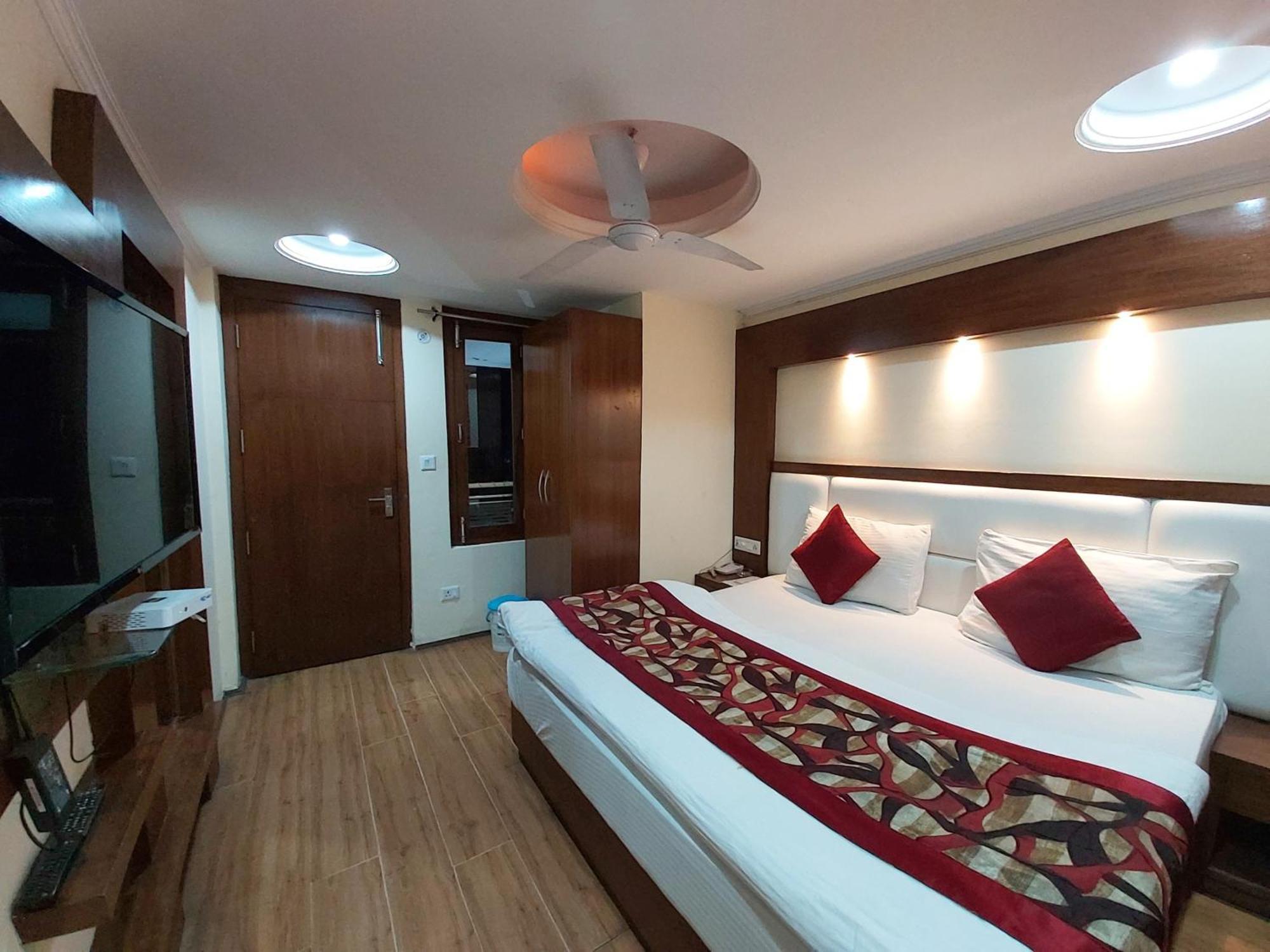 Goroomgo Moon Nainital Near Naini Lake - Parking & Lift Facilities -Hygiene And Spacious Room - Best Seller Kültér fotó