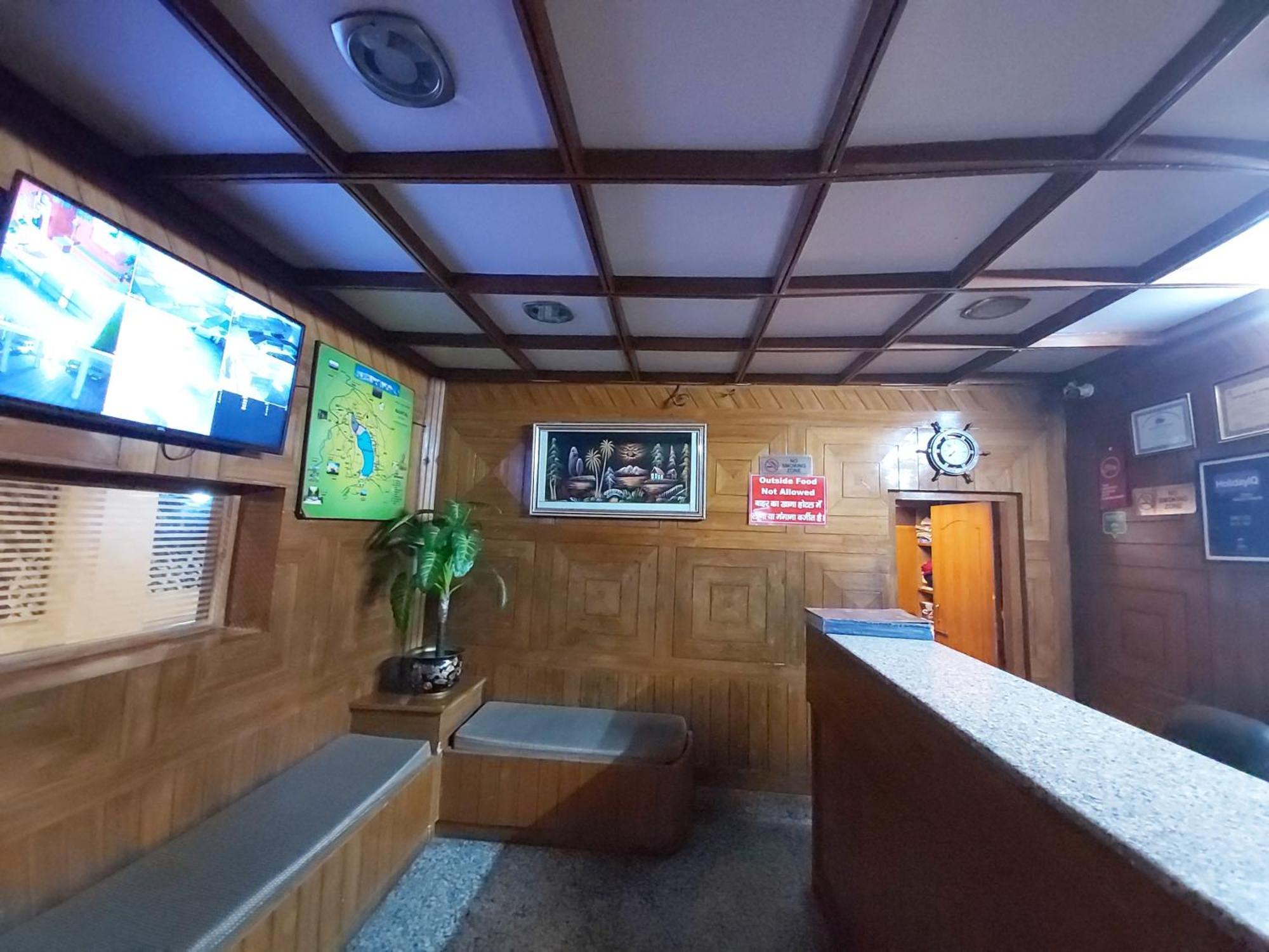 Goroomgo Moon Nainital Near Naini Lake - Parking & Lift Facilities -Hygiene And Spacious Room - Best Seller Kültér fotó