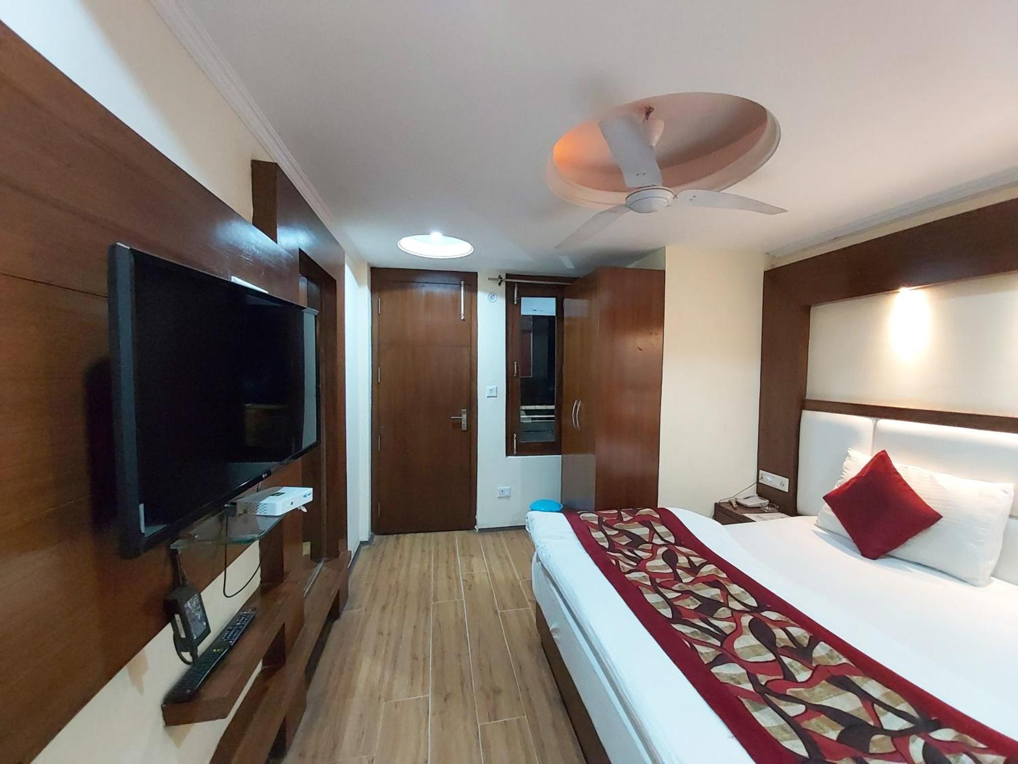 Goroomgo Moon Nainital Near Naini Lake - Parking & Lift Facilities -Hygiene And Spacious Room - Best Seller Kültér fotó